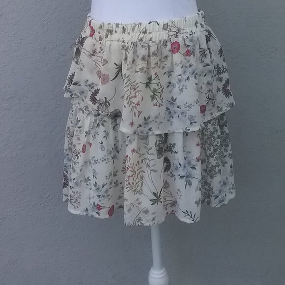 Anthropologie Dresses & Skirts - Anthropologie WAYF Women's Skirt Size 8 Cream Floral Mini Ruffle Skirt Preppy